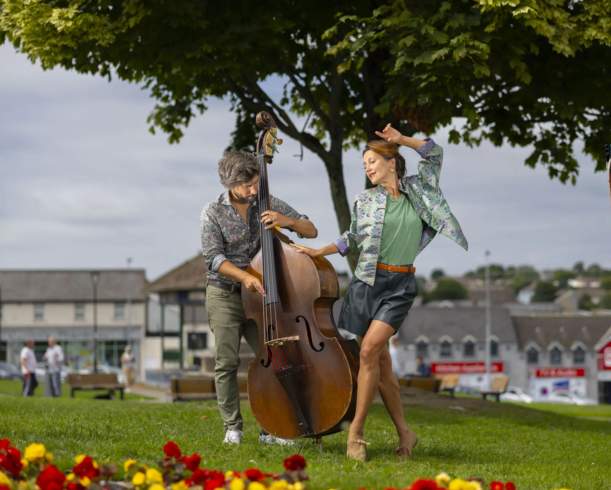 Jazzville Productions - Ksenia Parkhatskaya & David Duffy in a park