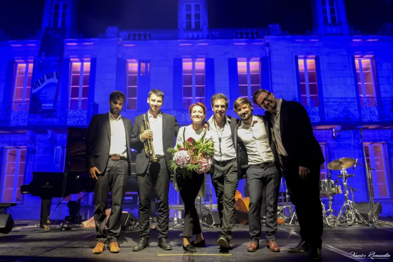 photo of Ksenia Parkhatskaya performing to a live audience in her show COLOURS “Jazz In Motion”