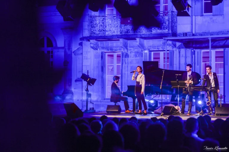 photo of Ksenia Parkhatskaya performing to a live audience in her show COLOURS “Jazz In Motion”